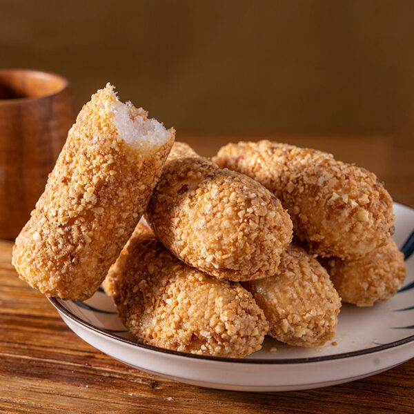 Sesame seeds coated glutinous rice snack